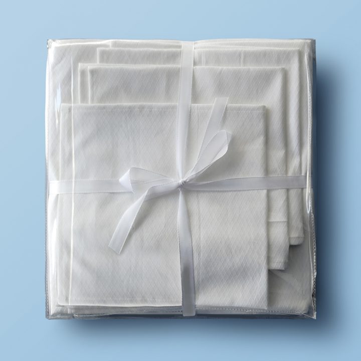 TABLE CLOTHS WITH 12 NAPKINS SETS